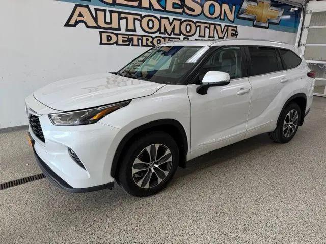 2023 Toyota Highlander XLE for sale in Detroit Lakes, MN