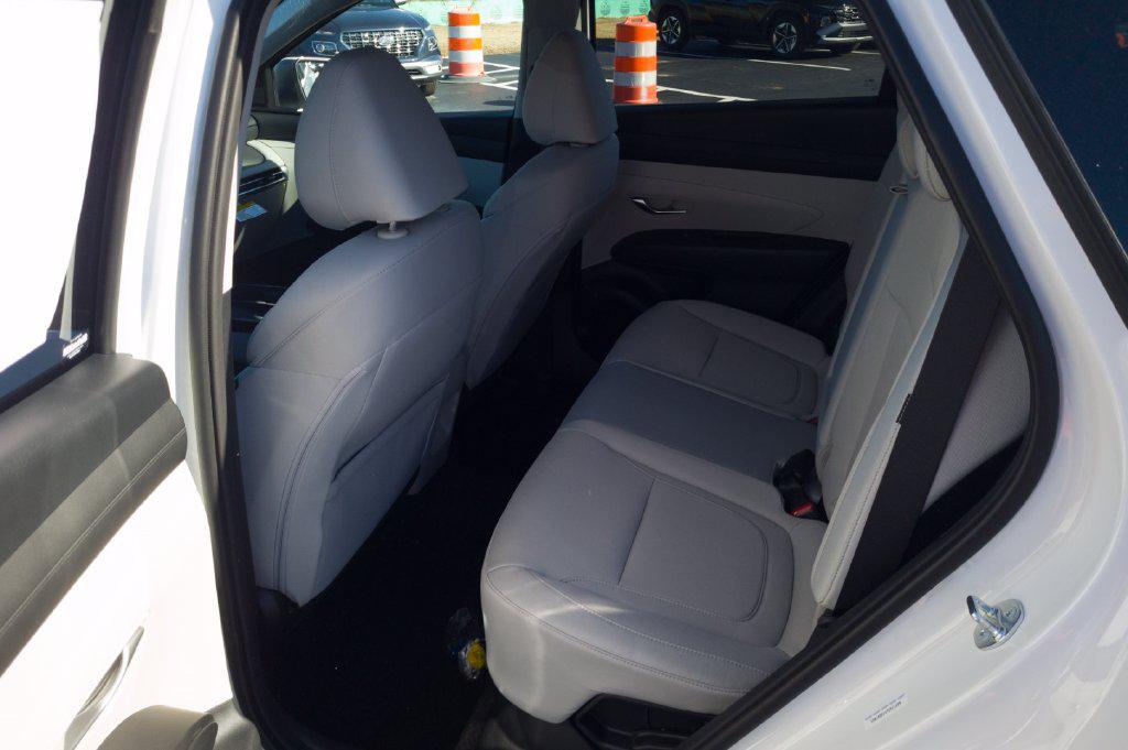 New 2026 White Pearl HYUNDAI SEL Plus FWD image 16