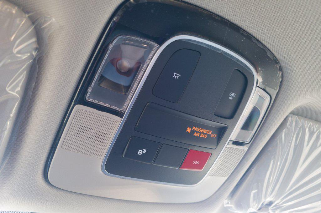 New 2026 White Pearl HYUNDAI SEL Plus FWD image 34