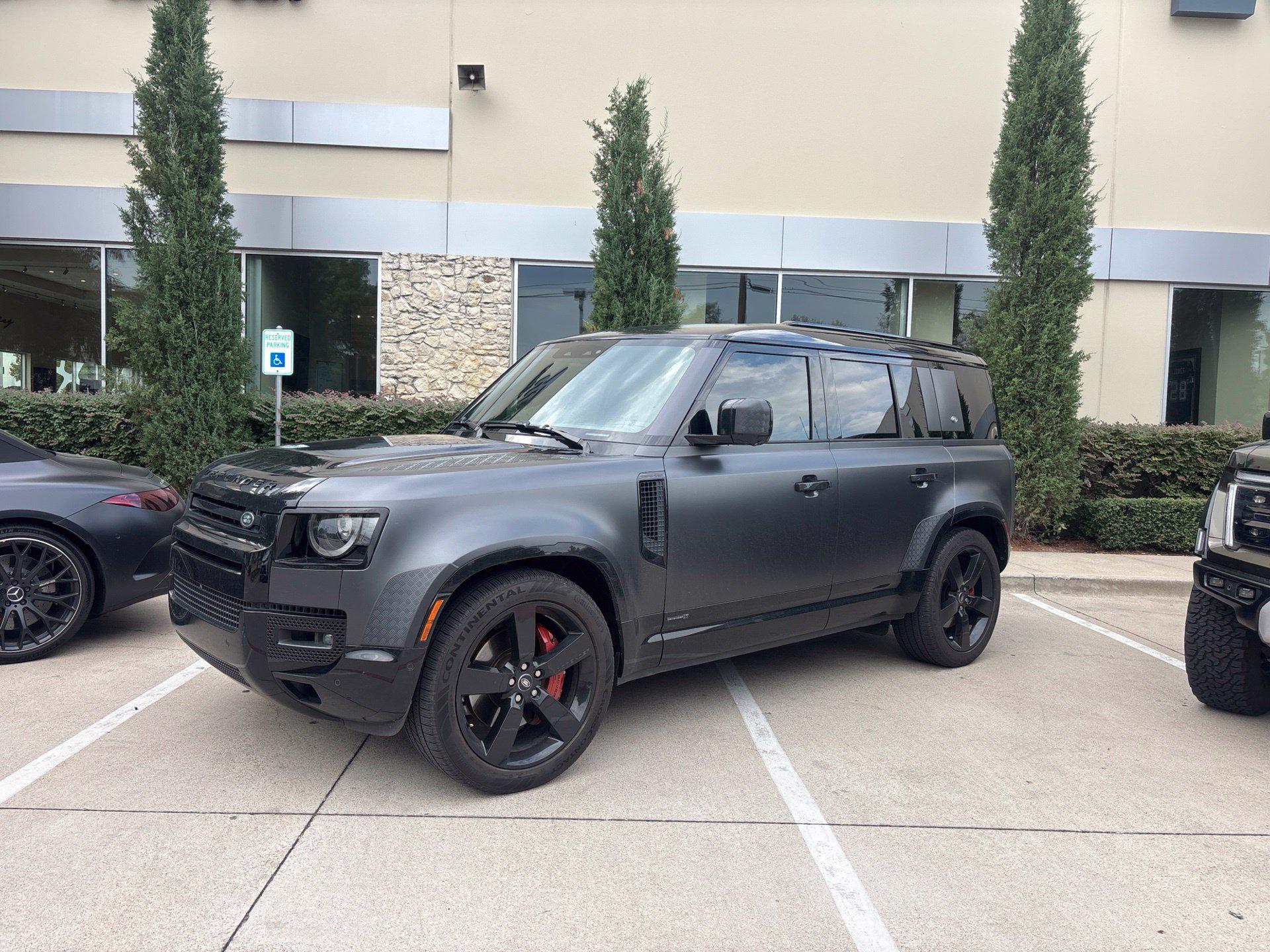 /2024 Land-Rover Defender