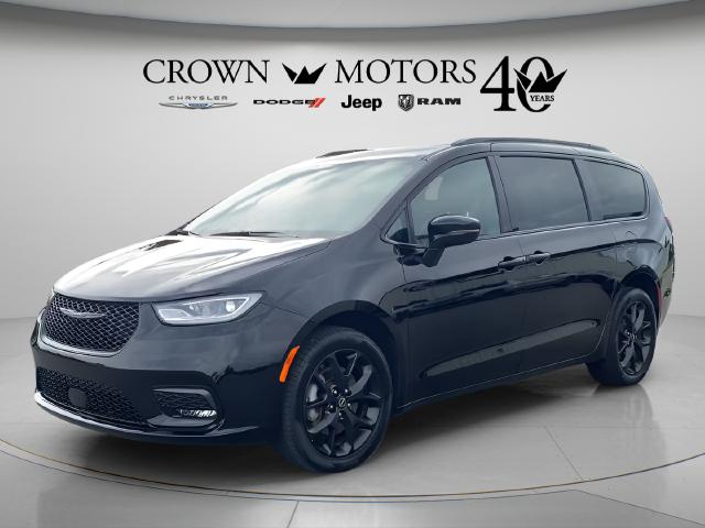 2025 Chrysler Pacifica Limited AWD for sale in Holland, MI