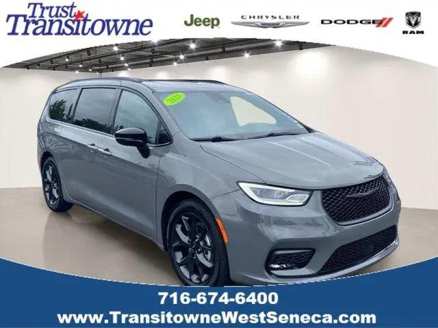 2025 Chrysler Pacifica Limited for sale in Elma, NY