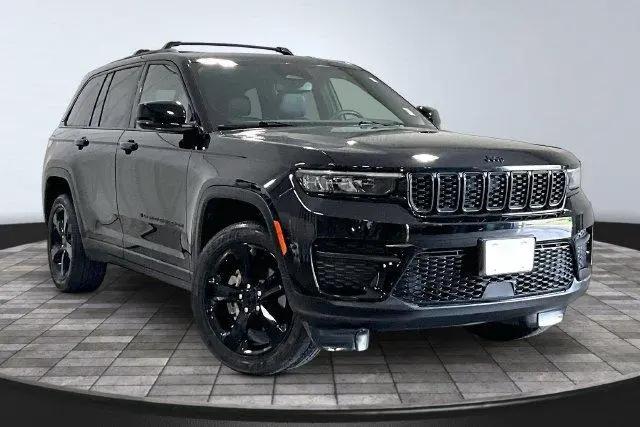 2023 Jeep Grand Cherokee Altitude 4x4 for sale in Roanoke, IN