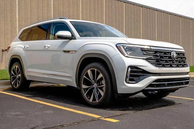 2024 Volkswagen Atlas 2.0T SEL Premium R-Line for sale in Glendale, WI