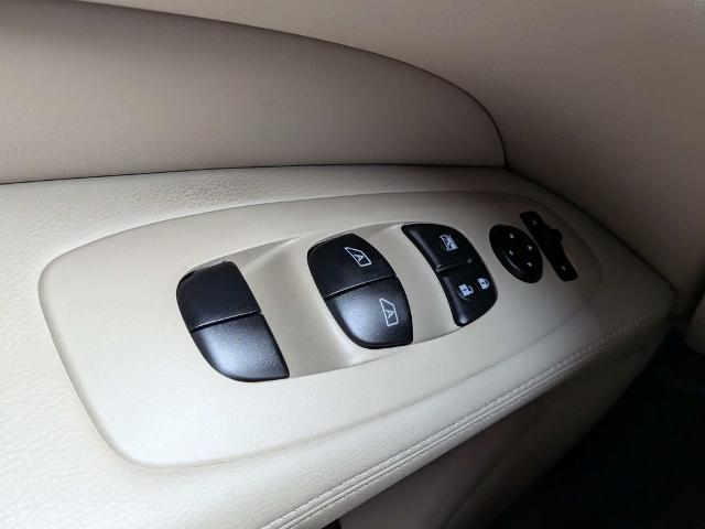 2017 Nissan Pathfinder SL