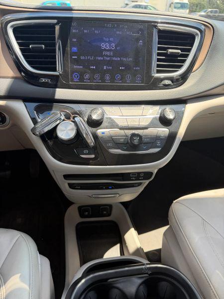 2017 Chrysler Pacifica Touring-L Plus