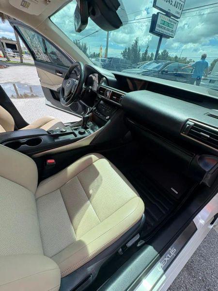 2018 Lexus IS 300 300