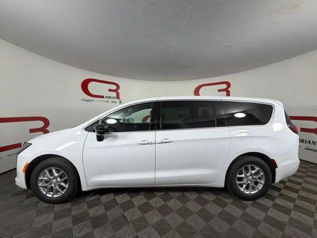 2027 Chrysler Pacifica Select Van 4D