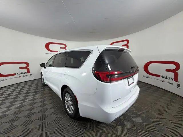 2027 Chrysler Pacifica Select Van 4D