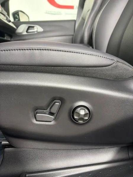 2027 Chrysler Pacifica Select Van 4D