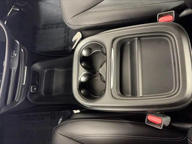 2027 Chrysler Pacifica Select Van 4D