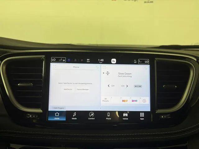 2027 Chrysler Pacifica Select Van 4D