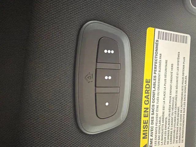 2027 Chrysler Pacifica Select Van 4D