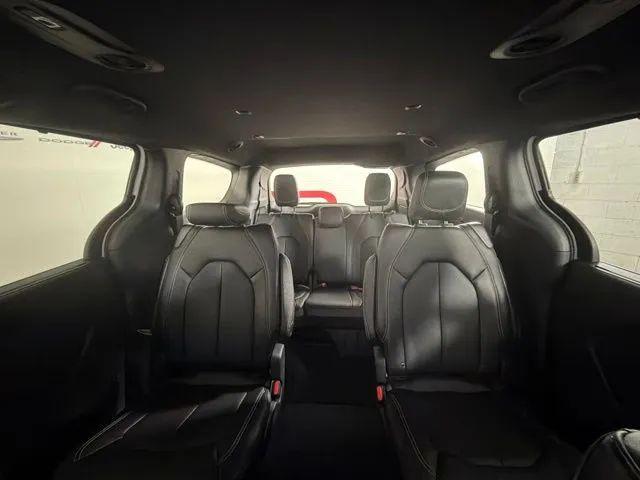 2027 Chrysler Pacifica Select Van 4D