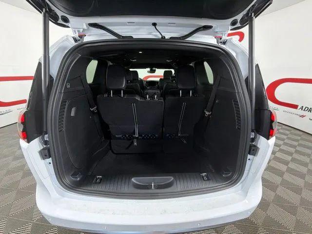 2027 Chrysler Pacifica Select Van 4D