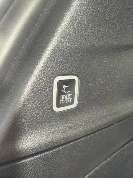2027 Chrysler Pacifica Select Van 4D