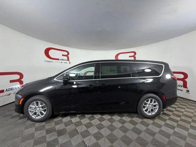 2027 Chrysler Pacifica Select Van 4D