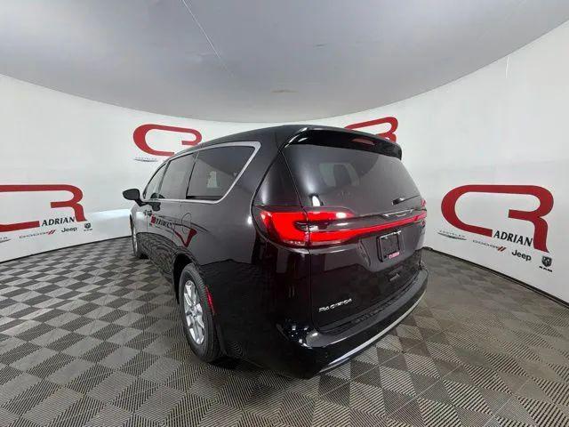 2027 Chrysler Pacifica Select Van 4D