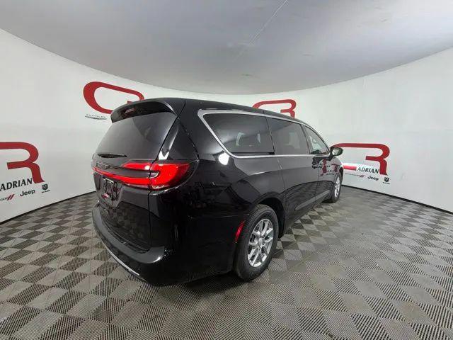 2027 Chrysler Pacifica Select Van 4D