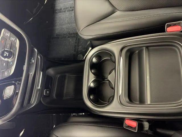 2027 Chrysler Pacifica Select Van 4D