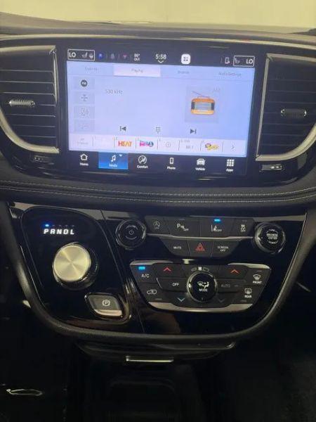 2027 Chrysler Pacifica Select Van 4D