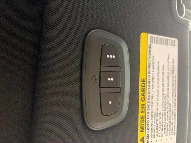 2027 Chrysler Pacifica Select Van 4D