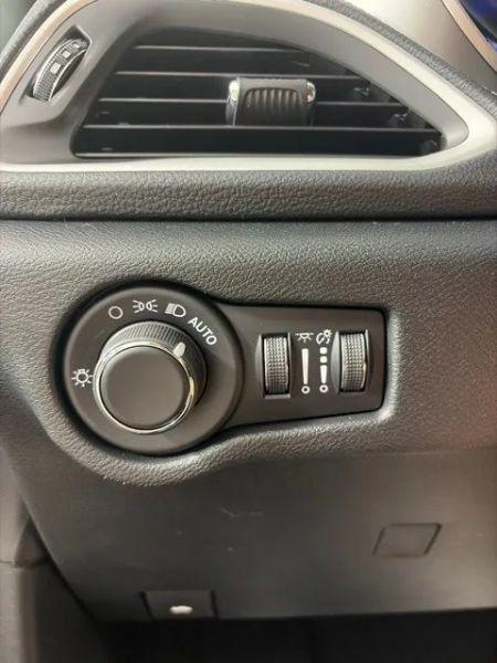 2027 Chrysler Pacifica Select Van 4D