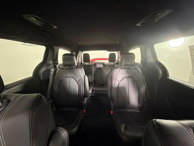 2027 Chrysler Pacifica Select Van 4D