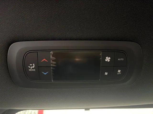 2027 Chrysler Pacifica Select Van 4D