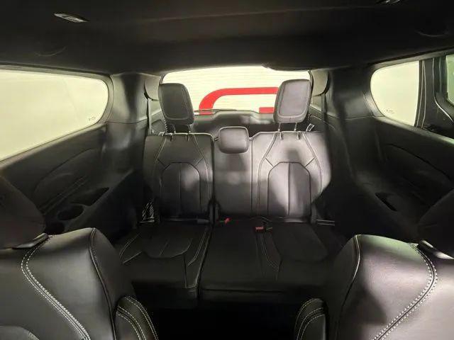 2027 Chrysler Pacifica Select Van 4D