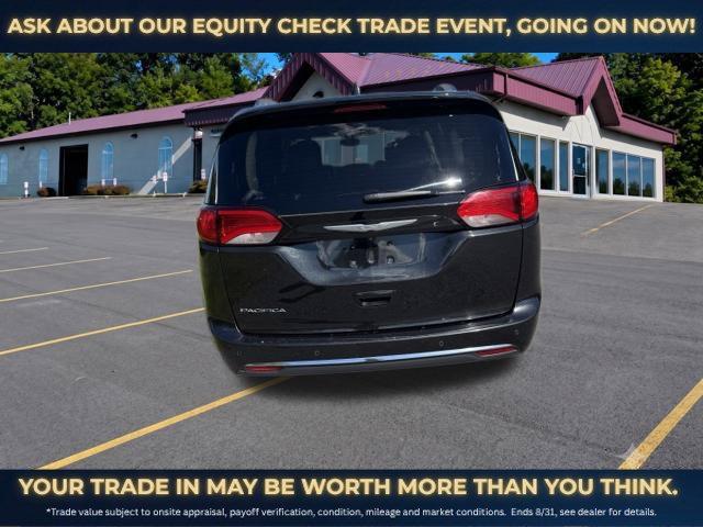 2017 Chrysler Pacifica Touring-L Plus