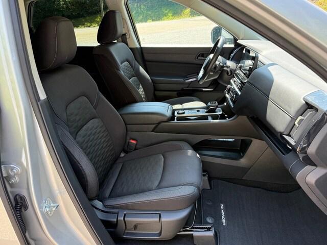 2025 Nissan Pathfinder SV 4WD