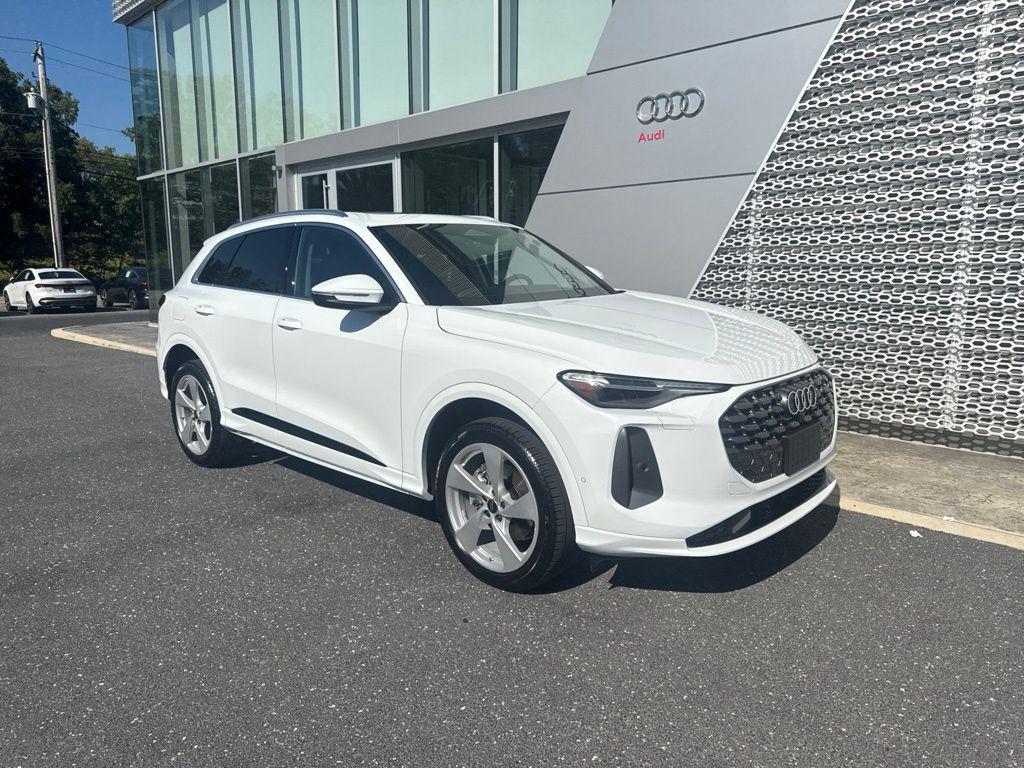 Glacier White Metallic 2025 Audi Q5 SUV / Crossover All-Wheel Drive 7-Speed Automatic