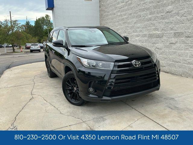 2019 Toyota Highlander SE for sale in Flint, MI