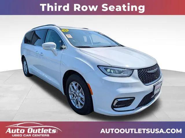 2022 Chrysler Pacifica Touring L for sale in Farmington, NY