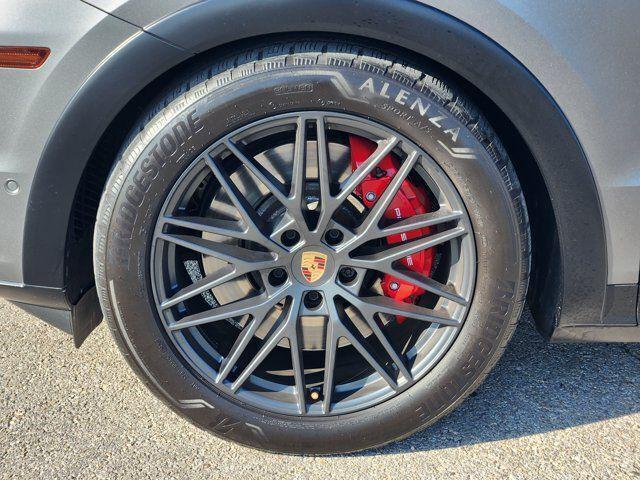 2025 Porsche Cayenne GTS