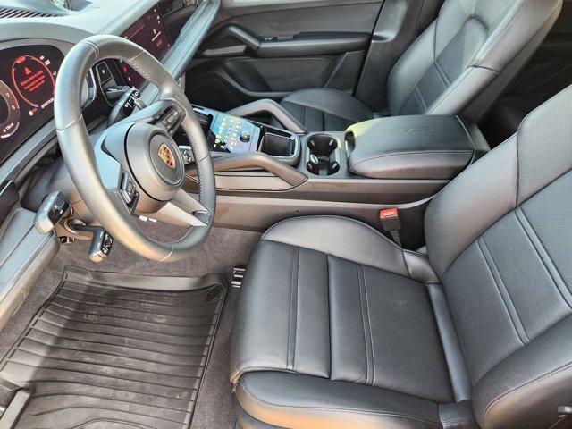 2025 Porsche Cayenne GTS