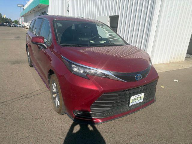 2025 Toyota Sienna XLE 8 Passenger for sale in Selma, CA