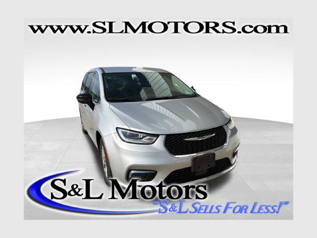 2024 Chrysler Pacifica Touring L for sale in Pulaski, WI