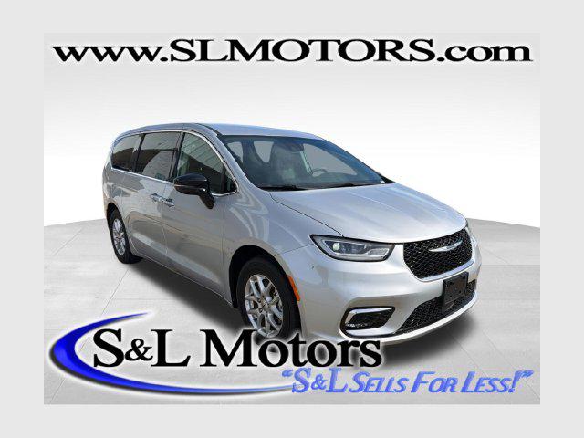 2024 Chrysler Pacifica Touring L for sale in Pulaski, WI