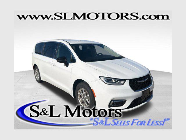 2024 Chrysler Pacifica Touring L for sale in Pulaski, WI