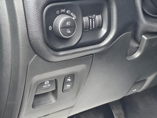 2019 Ram 1500 Big Horn/Lone Star Crew Cab 4x4 57 Box