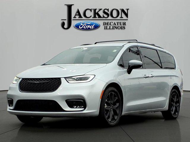 2023 Chrysler Pacifica Touring L for sale in Decatur, IL