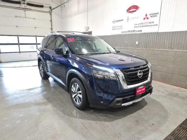 2025 Nissan Pathfinder SL 4WD for sale in Cedar Falls, IA