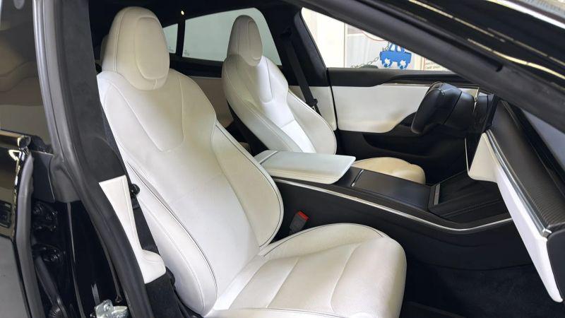 2022 Tesla Model S Plaid Tri Motor All-Wheel Drive