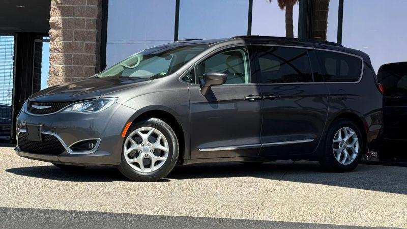 2017 Chrysler Pacifica Touring-L