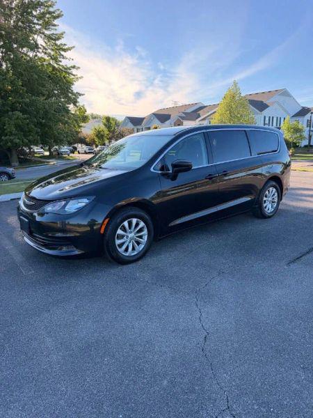 2017 Chrysler Pacifica Touring for sale in Warrenville, IL