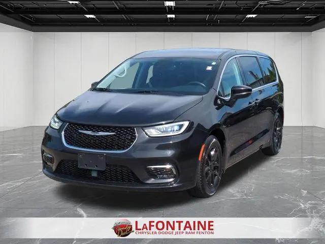 2023 Chrysler Pacifica Touring L for sale in Fenton, MI