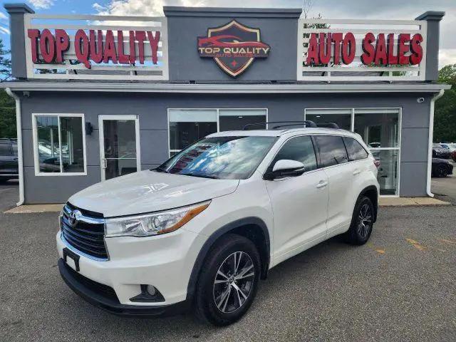 2016 Toyota Highlander XLE V6 for sale in Westport, MA