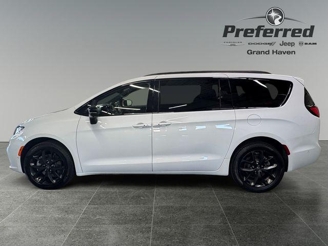 2025 Chrysler Pacifica Limited AWD